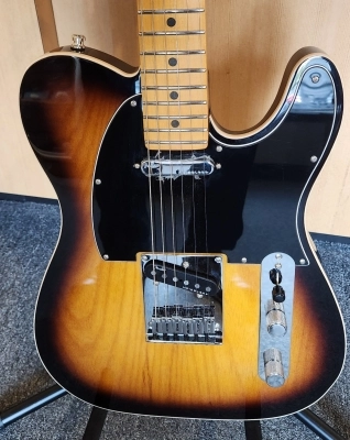 Fender- American Ultra Luxe Telecaster, Maple Fingerboard - 2-Color Sunburst 5